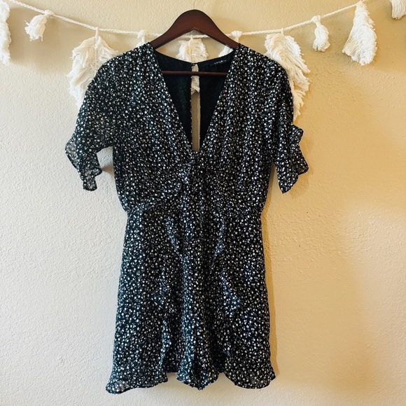 Storia | Floral Ruffle Romper - Picture 2 of 7